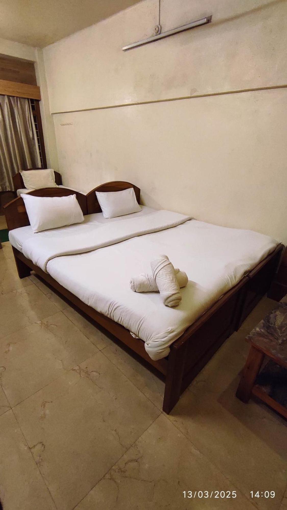 Baba Tourist Lodge Shillong Exterior photo